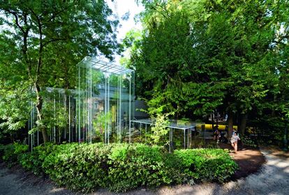 Invernaderos del pabellón japonés de la Bienal de Arquitectura de Venecia en 2008, diseñados por el arquitecto nipón Junya Ishigami, quien ganaría el León de Oro en la posterior edición de la bienal (2010).