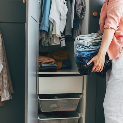Estas cajas de almacenaje para la ropa son la mejor solución para optimizar espacio en el cambio de armario