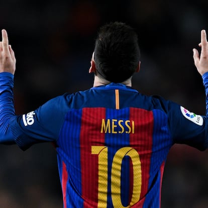 FILE: FC Barcelona announced Argentine player Lionel Messi will not continue with the club BARCELONA, SPAIN - DECEMBER 18:  Lionel Messi of FC Barcelona celebrates after scoring his team's fourth goal during the La Liga match between FC Barcelona and RCD Espanyol at the Camp Nou stadium on December 18, 2016 in Barcelona, Spain. (Photo by David Ramos/Getty Images)