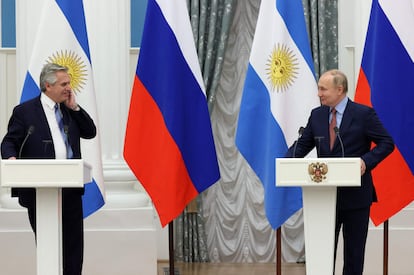 Alberto Fernández (izquierda) y Vladímir Putin, el pasado día 3 en Moscú.