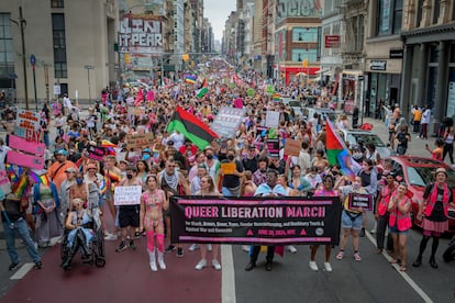 Cientos de personas durante la marcha de la 'Liberación Queer de la Reclaim Pride Coalition' (RPC), en Nueva York, en 2024.