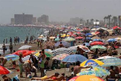 Aspecto que presentaba a mediodía de ayer la playa de la Misericordia de Málaga.