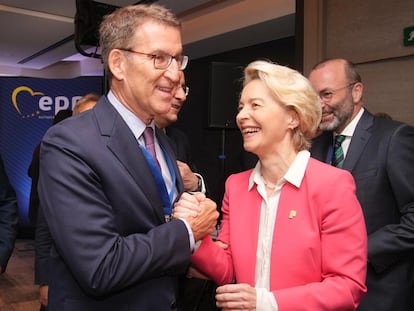 Alberto Núñez Feijóo y Ursula von der Leyen, durante la cumbre del PPE, el jueves en Bruselas.