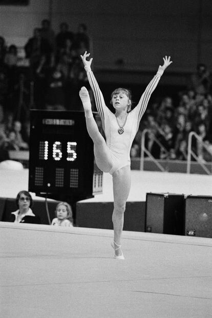 Elena Mukhina, en el campeonato del mundo de 1978.