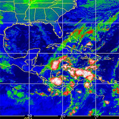 La tormenta tropical Beta, la 23ª de la temporada, podría convertirse en huracán en las próximas horas.