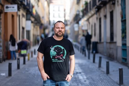 Pedro Torrijos fotografiado en una calle cercana a Caixa Forum Madrid.