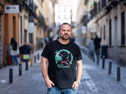 Pedro Torrijos fotografiado en una calle cercana a Caixa Forum Madrid.