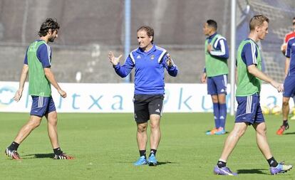 Jagoba Arrasate, en el centro, durante el último entrenamiento de la Real.