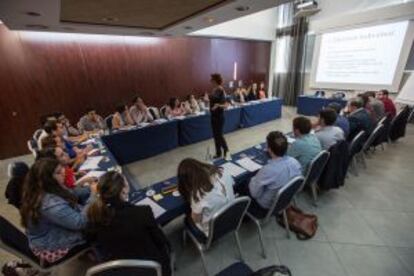 Un grupos de graduados en un taller de 'storytelling' de la Fundación Princesa de Girona.