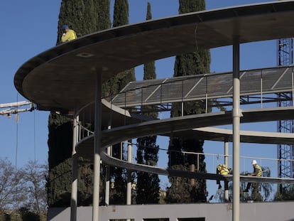 Obras de CartujaQanat, un laboratorio urbano con microclima, zoco y anfiteatro.