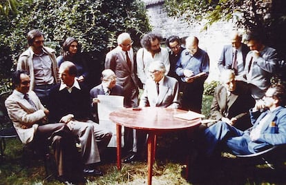 Integrantes da OuLiPo em fotografia de 1975, em Boulogne (França).
