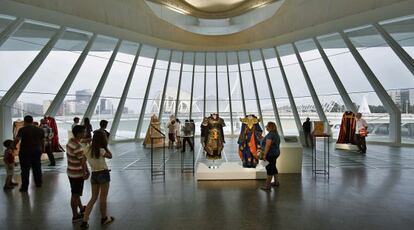 Un grupo de personas,durante la visita guiada en las instalaciones del Palau de les Arts.