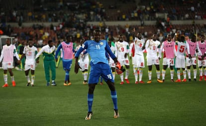 Los futbolistas de Senegal celebran su pase al Mundial.