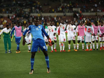 Los futbolistas de Senegal celebran su pase al Mundial.