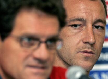 Terry y Capello durante una rueda de prensa con la selección inglesa.