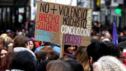 Cartel contra la violencia machista en la manifestación del 8 de marzo de 2018.