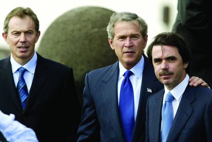 El expresidente George Bush, el ex primer ministro Tony Blair y el expresidente José María Aznar reunidos en las Azores en 2003.