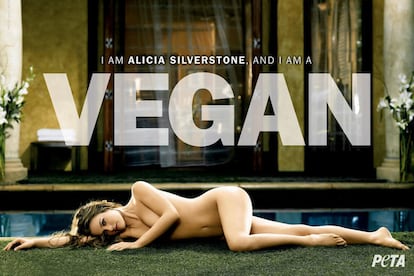 Allá por el año 2000, y con solo 24 años, Alicia Silverstone ya se consideraba como una actriz más que amortizada en la industria cinematográfica. Sus campañas posando desnuda para la asociación animalista PETA, en contra del uso de pieles o el esquilado de las ovejas, la volvieron a situar en la primera plana de la prensa.