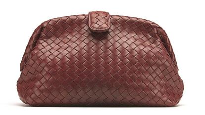 El bolso de Bottega Veneta.