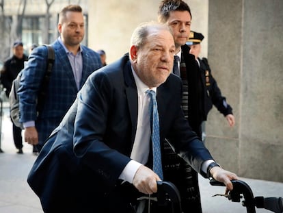 Harvey Weinstein llega al tribunal de Manhattan en febrero de 2020.