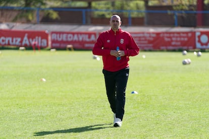 Víctor Valdés, en un entrenamiento con el Ávila.