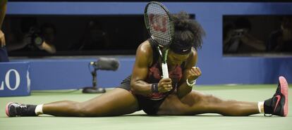 Serena Williams celebra su victoria ante Mattek-Sands