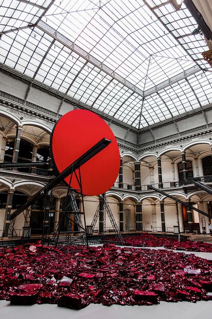 Instalación de Anish Kapoor en el Martin-Gropius-Bau.