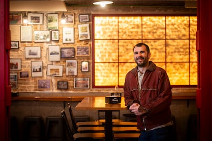 Agustín Bach Pascual, chef y nieto del fundador de Galletas Cuétara y Pascual, en el Mercado de San Leopoldo, el 3 de abril.