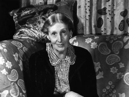 Virginia Woolf, retratada con su 'cocker spaniel', 'Pinka', en 1939.