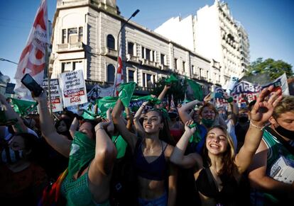 El proyecto de ley ha sido redactado y enviado al Congreso por el Ejecutivo de Alberto Fernández, lo que aumenta las esperanzas del feminismo de que se apruebe.