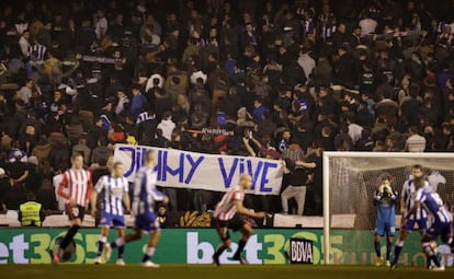 Los Riazor Blues, de espaldas al partido, este sábado en Riazor.