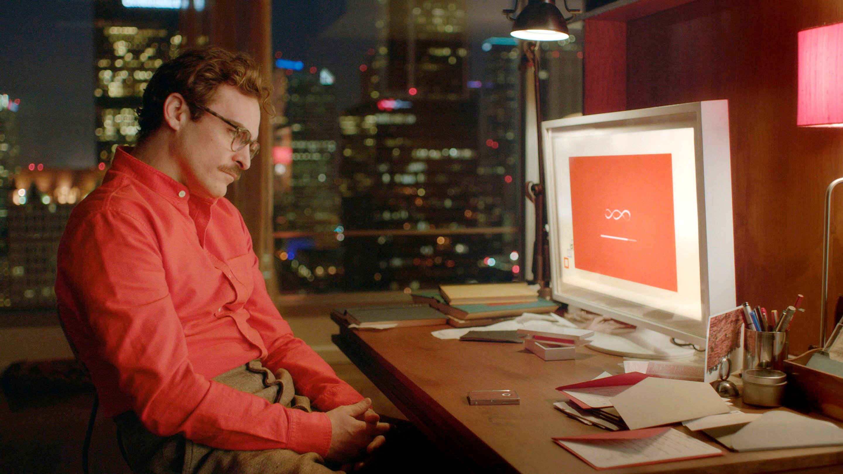 El actor Joaquin Phoenix en uno de los fotogramas de 'Her', película dirigida por Spike Jonze y estrenada en 2013.