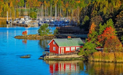 Cabana de verão no arquipélago de Turku, na Finlândia.
