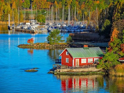 Cabana de verão no arquipélago de Turku, na Finlândia.