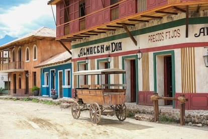 Almacén en una de las calles de Macondo.