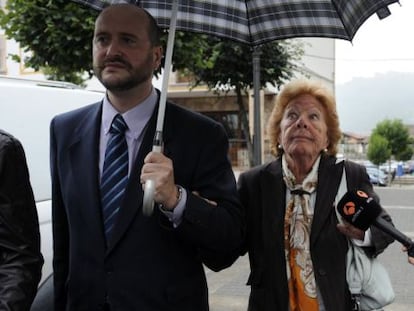 Menchu Alvarez del Valle, abuela de la Reina Letizia, a su llegada al juzgado para declarar por el caso, en 2012. 