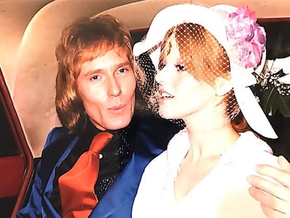 Mike Kennedy with Bertha Yebra, an editor of music magazines. In his photo, taken in 1973, they are simulating a marriage for 'Rock and Roll Popular 1 Magazine.'