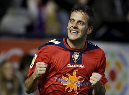 El jugador de Osasuna celebra su gol ante el Valladolid