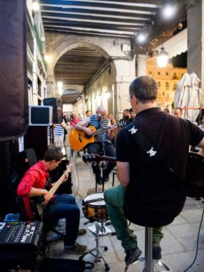 Concierto en la terraza del restaurante La Concepción, en Segovia.