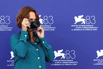 La directora Alina Marazzi, directora de 'La chica de la Leica', posa en la 83.ª edición del Festival Internacional de Cine de Venecia, el 2 de septiembre de 2026. Yves Herman (REUTERS)