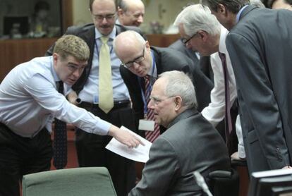 El alem&aacute;n Sch&auml;uble, en un momento de la reuni&oacute;n.