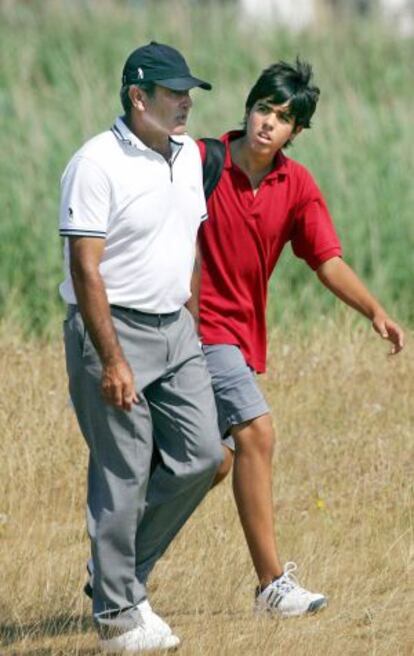 Seve y Javier Ballesteros, padre e hijo, en el Open Británico de 2006.