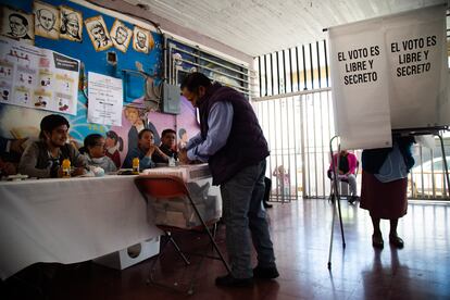 Una casilla en el municipio de Capulhuac (Estado de México) el 4 de junio de 2023.