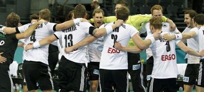 Los jugadores de Alemania celebran su triunfo ante Macedonia en octavos. 