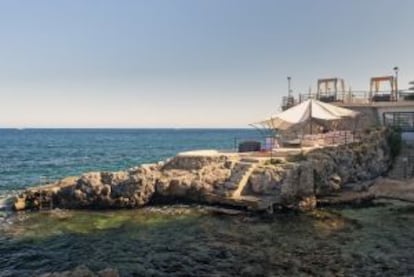 Terraza del hotel Barceló Illetas Albatros, en la bahía de Palma de Mallorca.