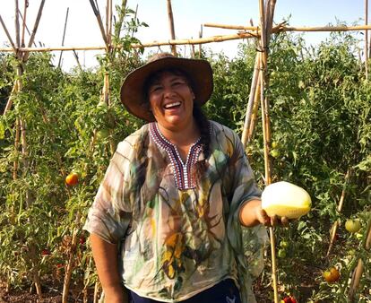 JOVITA PELANDO UN MELÓN / CAPEL