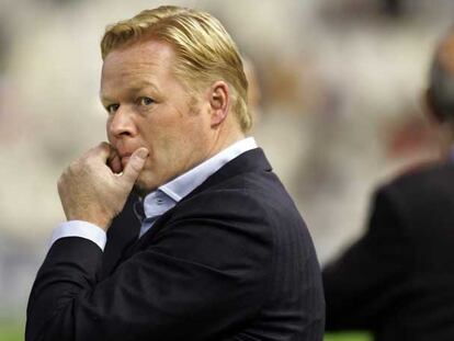 Ronald Koeman, en la banda.