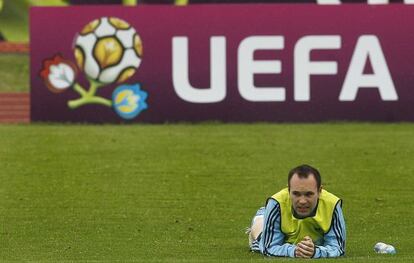 Iniesta, durante un entrenamiento en Gniewino.