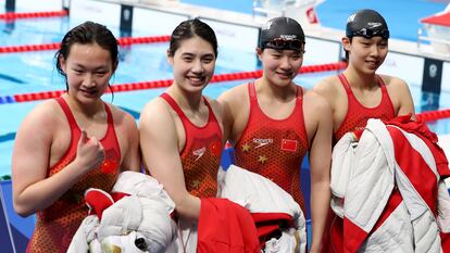 El equipo femenino de 4x200, campeón en Tokio 2020, Yang Junxuan, Tang Muhan, Zhang Yufei y Li Bingjie.