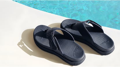 Artículo de EL PAÍS sobre chanclas ortopédicas para hombre.